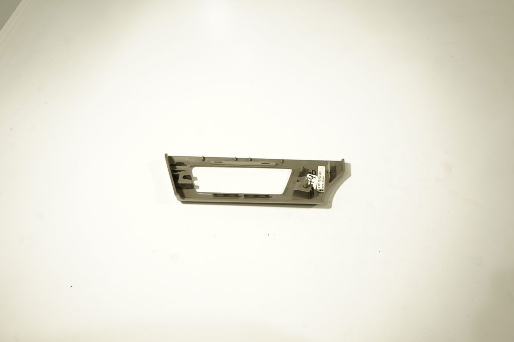 Dashboard glove box trim (6)