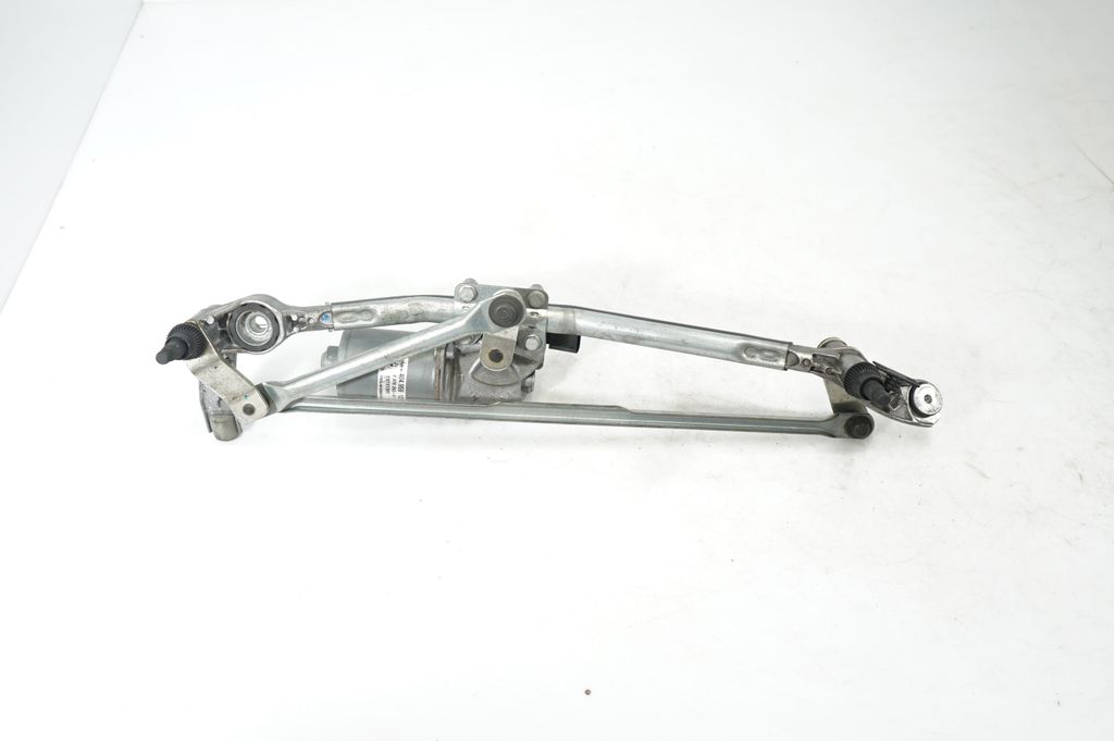 Front wiper linkage and motor (5)