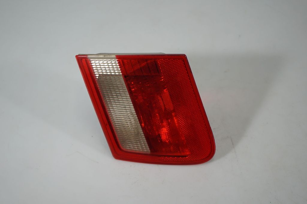 Tailgate rear/tail lights (4)