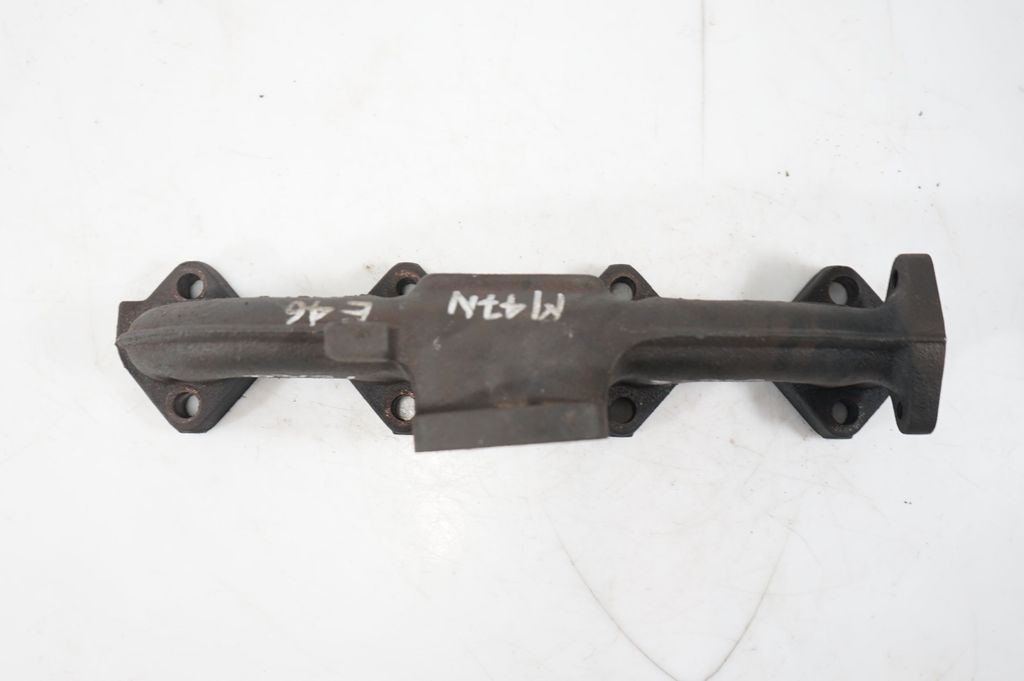 Exhaust manifold (9)