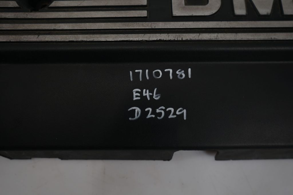 Engine cover (trim) (8)