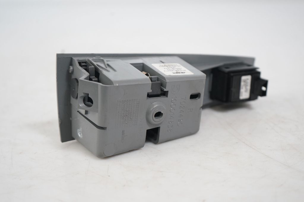 Rear door ashtray (7)