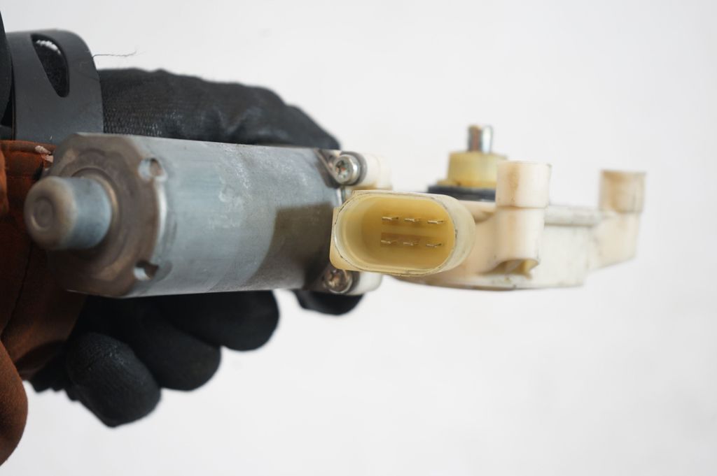 Front door window regulator with motor (6)