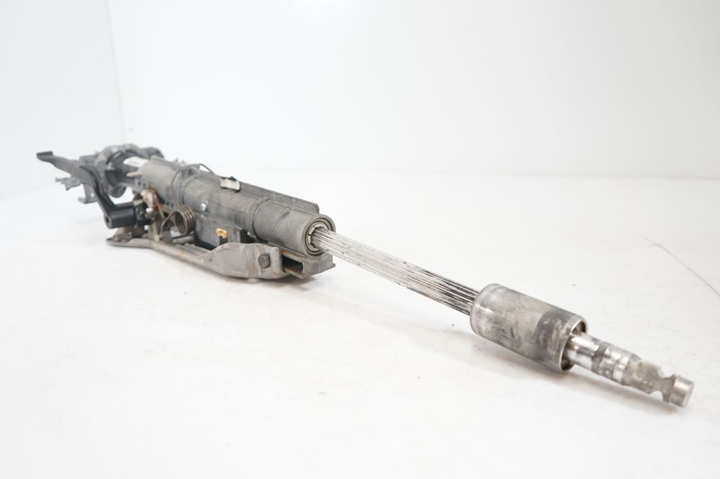 Steering wheel axle (7)