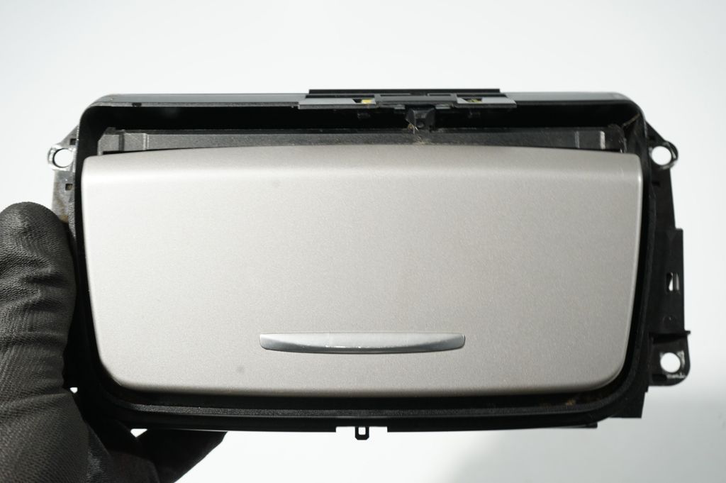 Dashboard glove box trim (8)