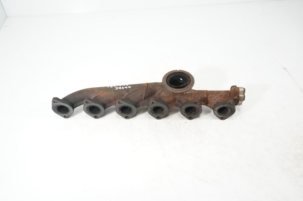 Exhaust manifold (5)