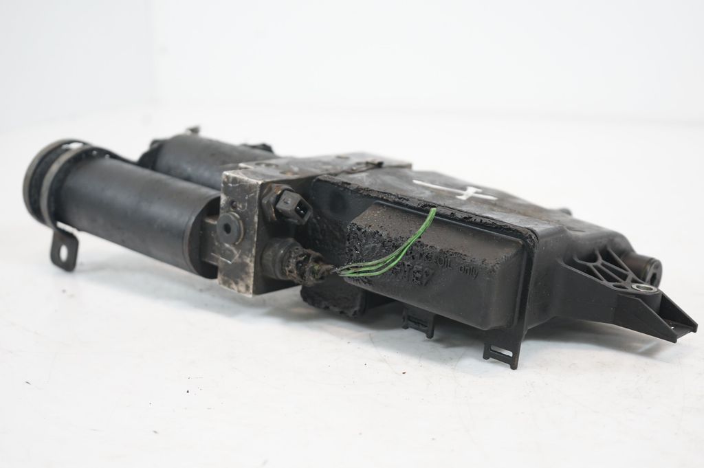 Oil filter mounting bracket (6)