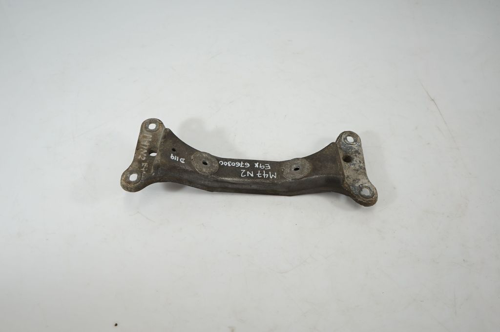 Gearbox mounting bracket (3)