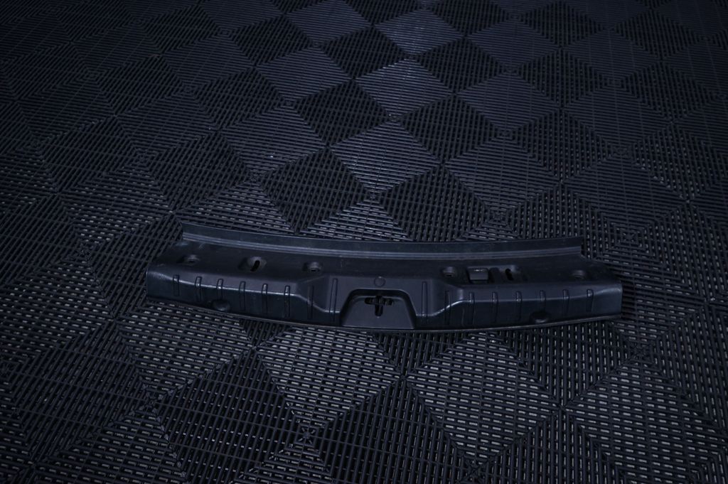 Trunk/boot sill cover protection