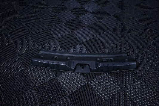 Trunk/boot sill cover protection