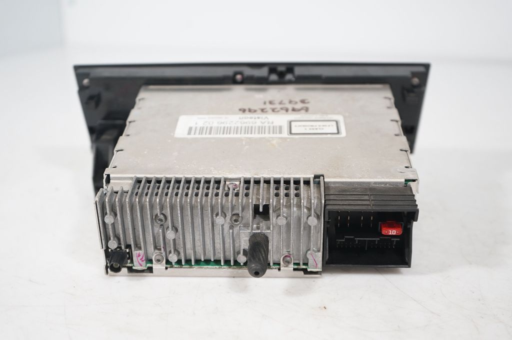 Radio/CD/DVD/GPS head unit (8)