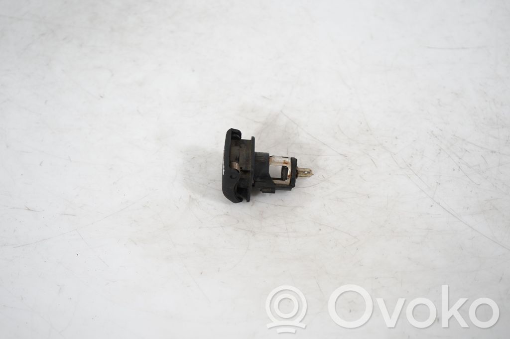 12 V Socket (rear) (2)