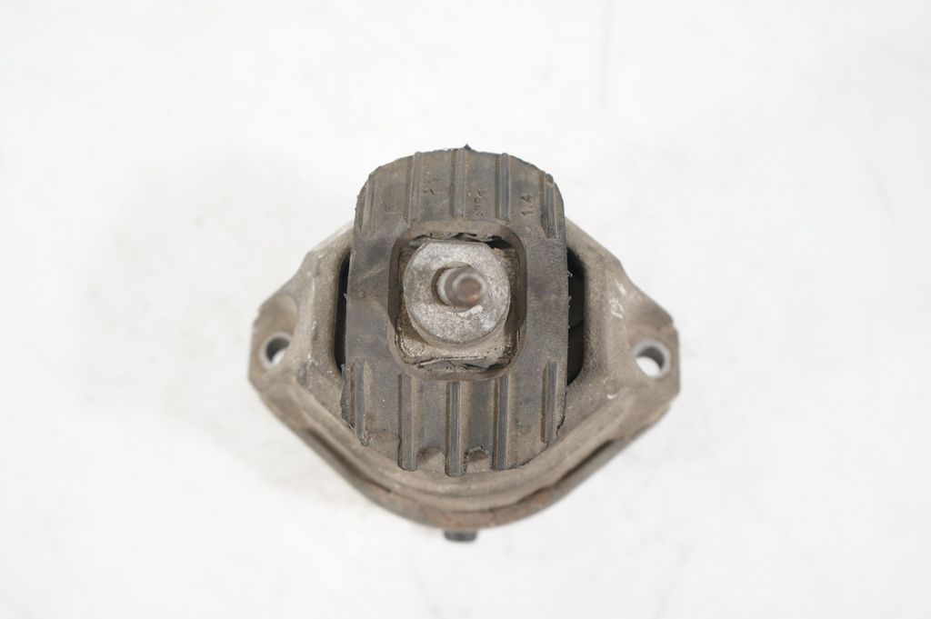 Engine mount bracket (7)