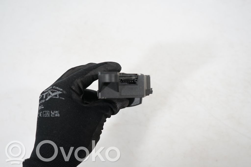 Seat control switch (8)
