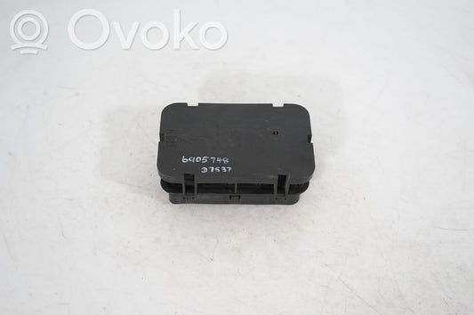 Quarter panel pressure vent