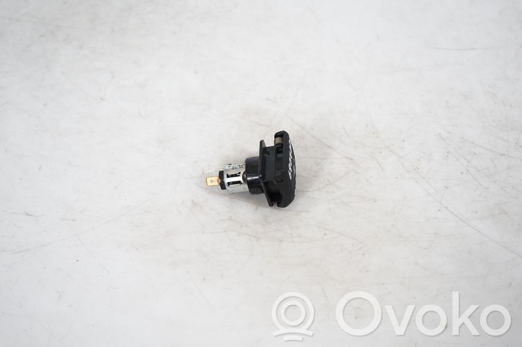 12 V Socket (rear) (4)