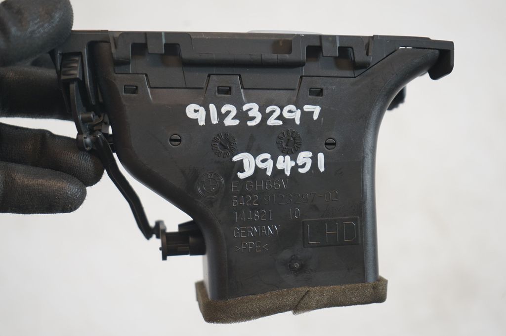 Dashboard side air vent grill/cover trim (8)