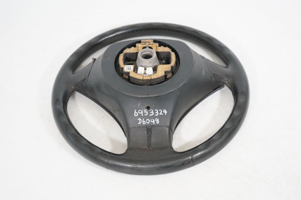 Steering wheel (5)