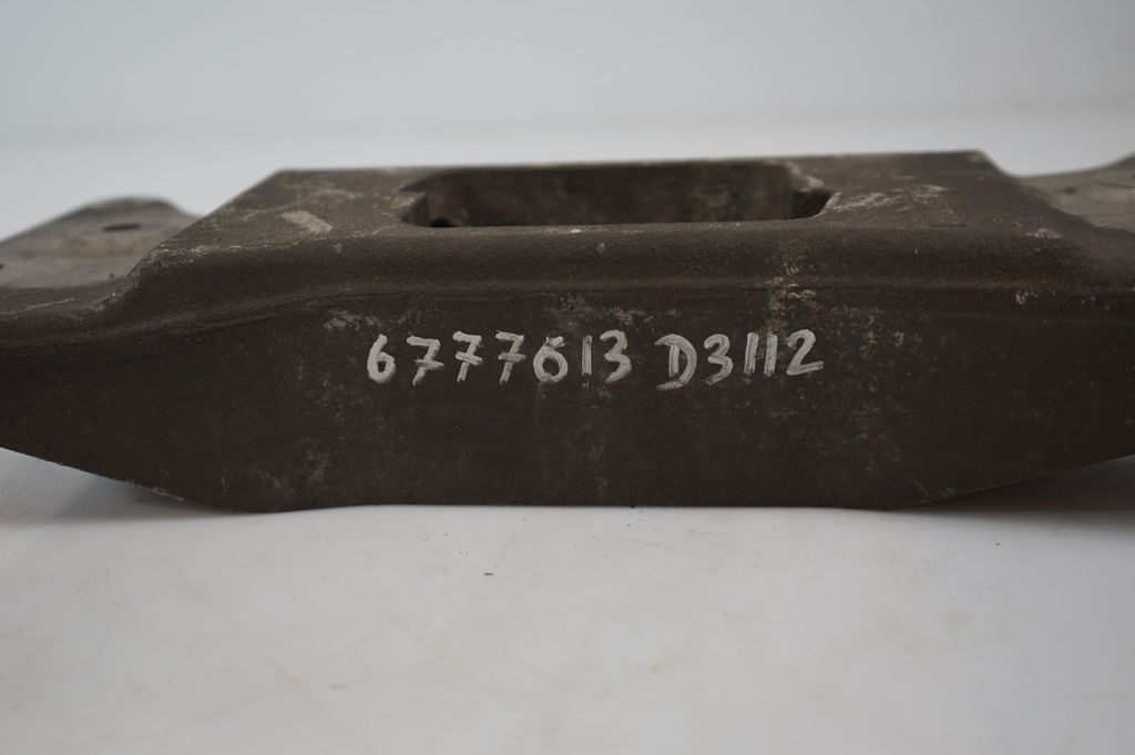 Gearbox mounting bracket (7)