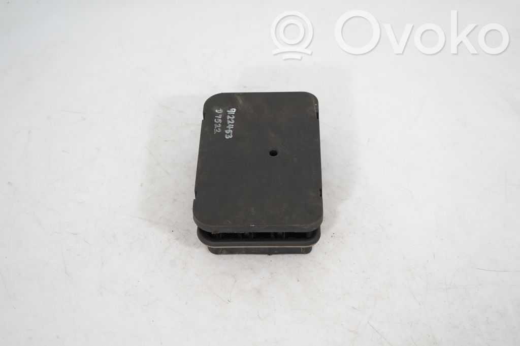 Quarter panel pressure vent (2)