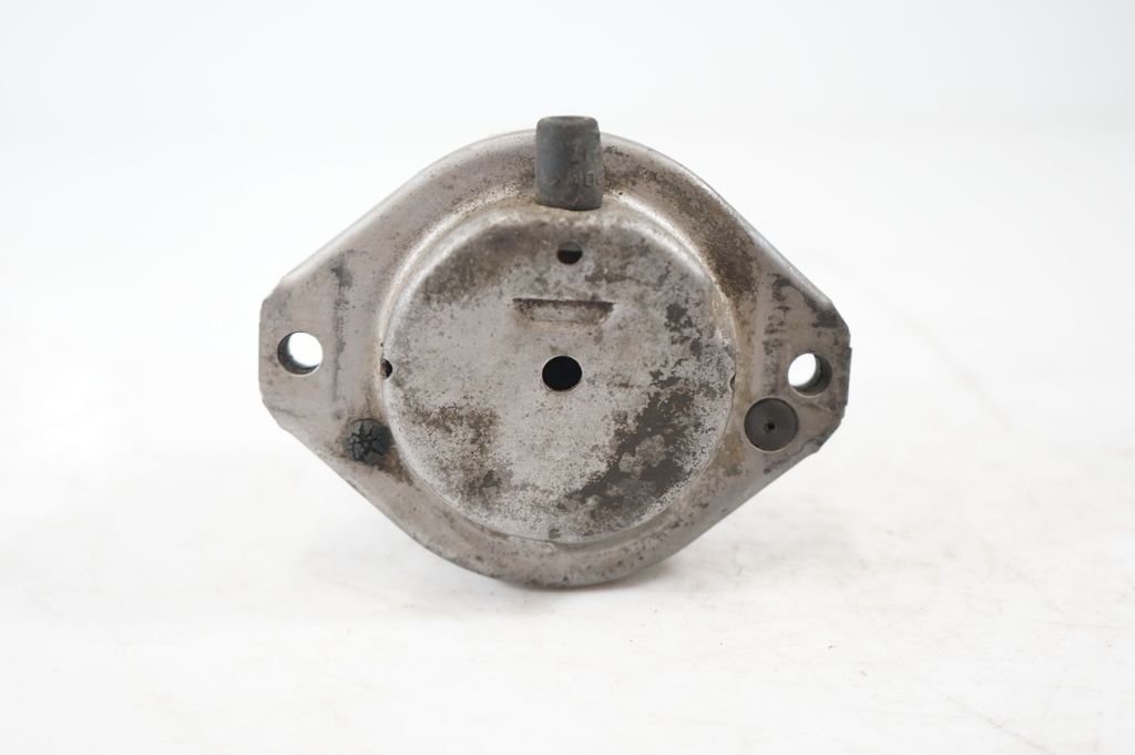 Engine mount bracket (6)