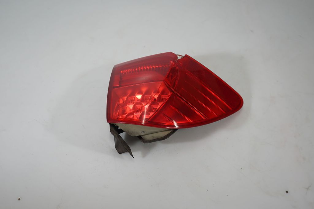 Rear/tail lights (3)