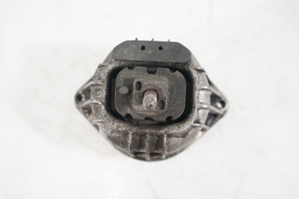 Engine mount bracket (7)