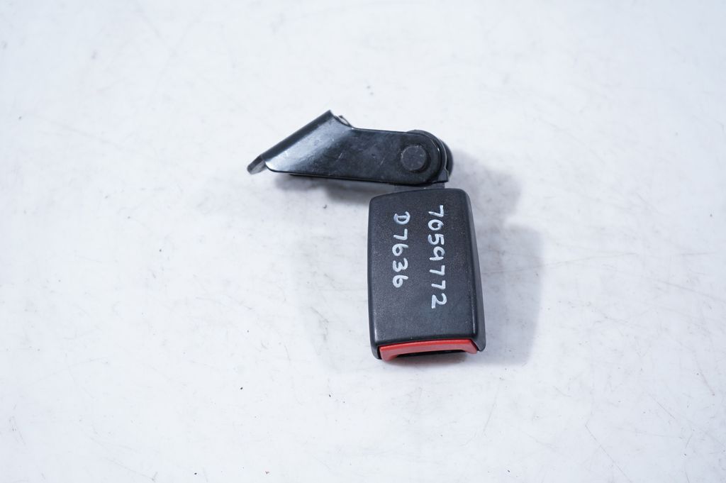Rear seatbelt buckle (2)