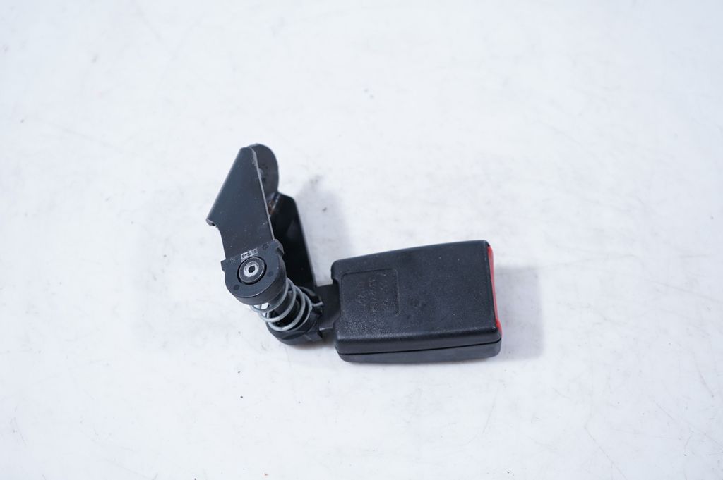 Rear seatbelt buckle (6)