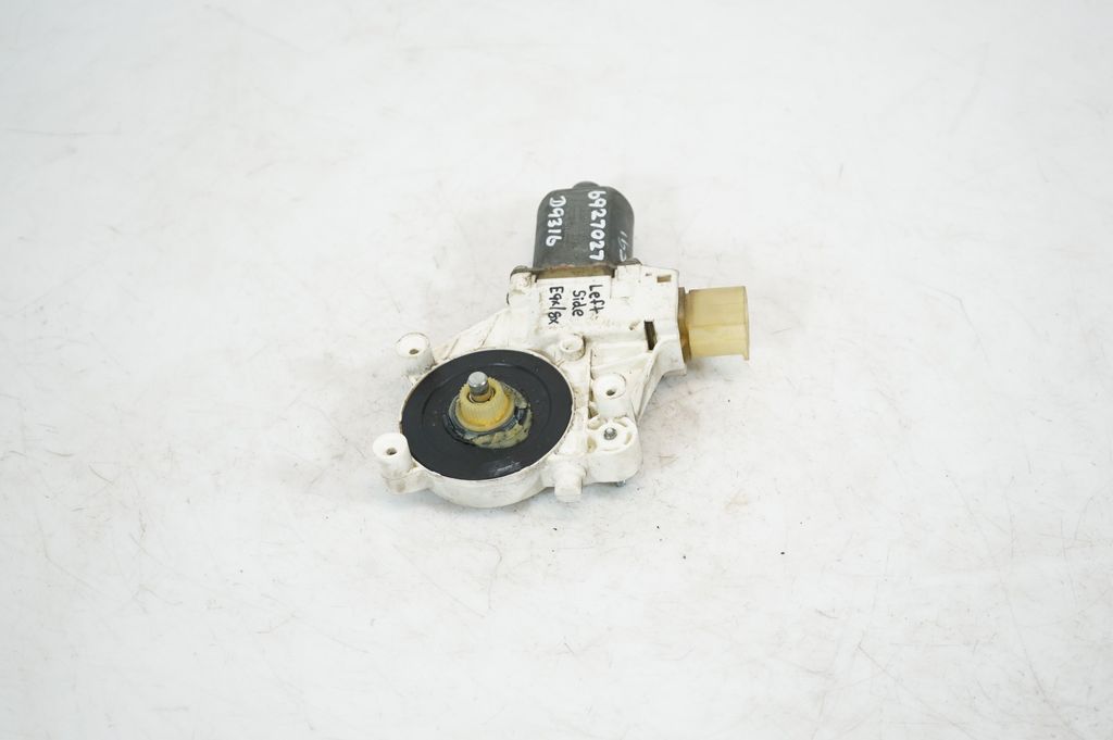 Front door window regulator with motor (2)
