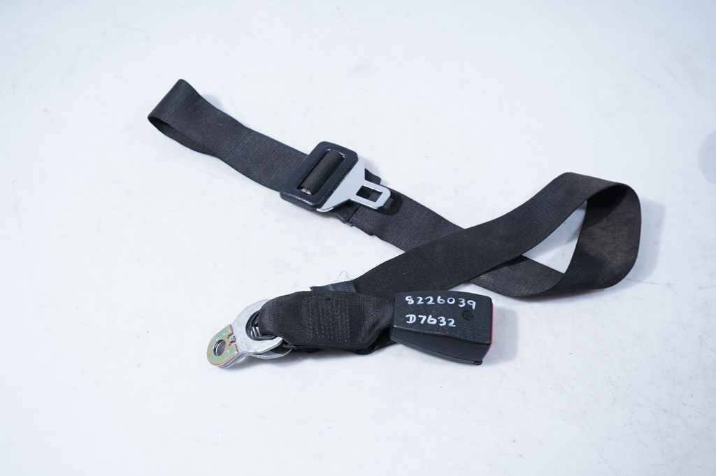Rear seatbelt buckle