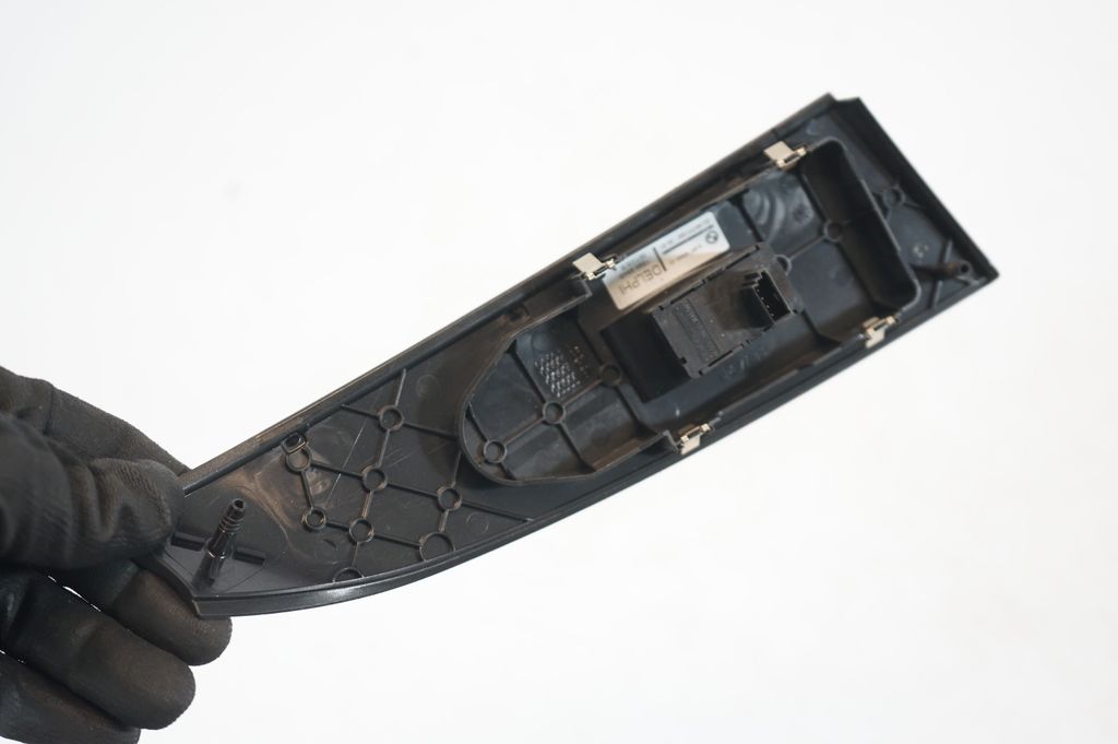 Electric window control switch (9)