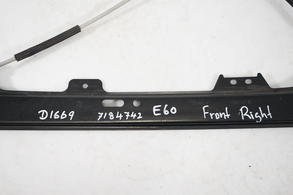 Front door window regulator with motor (9)