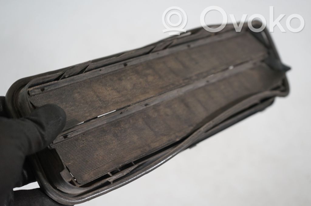 Quarter panel pressure vent (6)