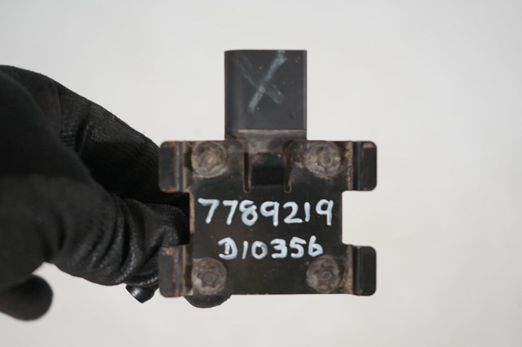 Exhaust gas pressure sensor (7)