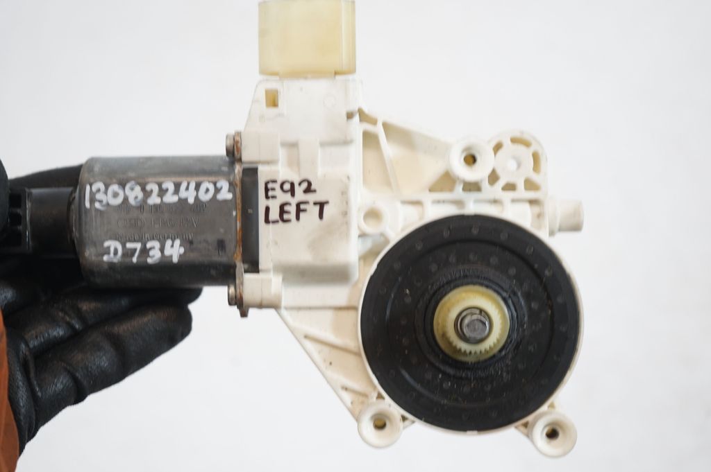 Front door window regulator with motor (8)