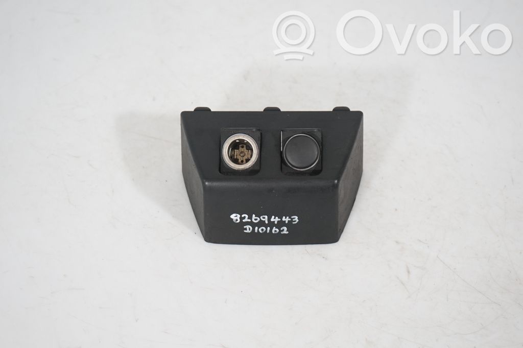 12 V Socket (rear) (6)