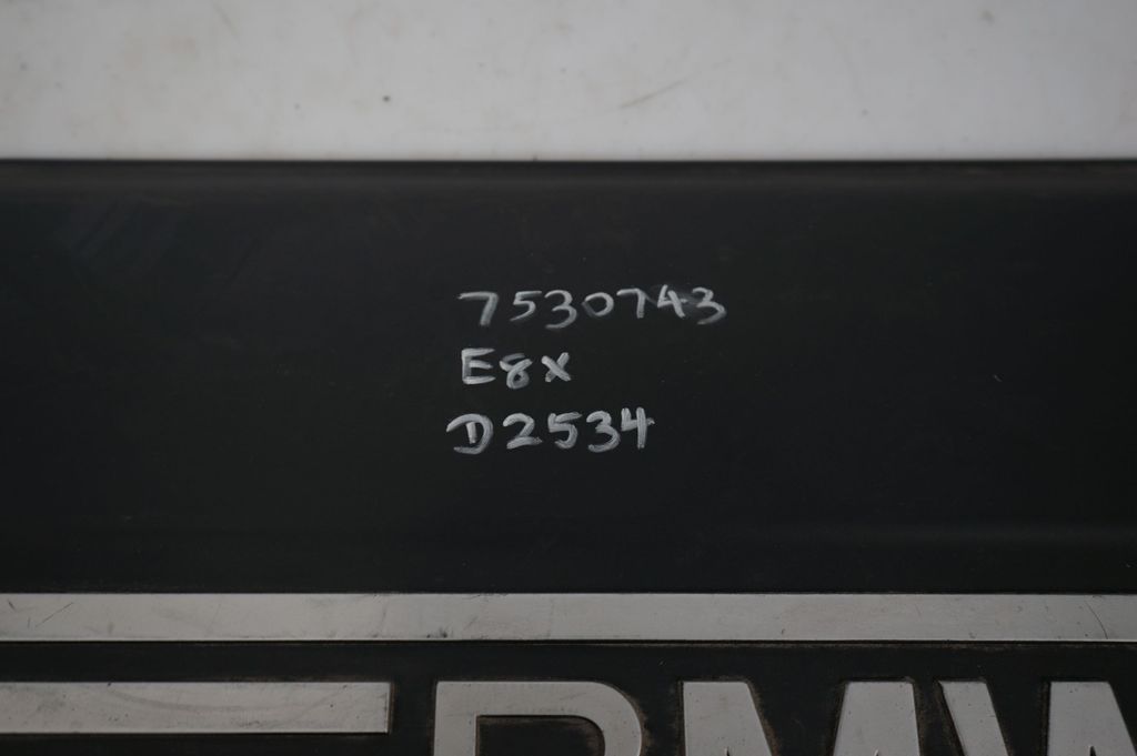 Engine cover (trim) (8)