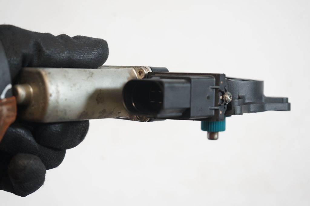 Rear door window regulator with motor (6)