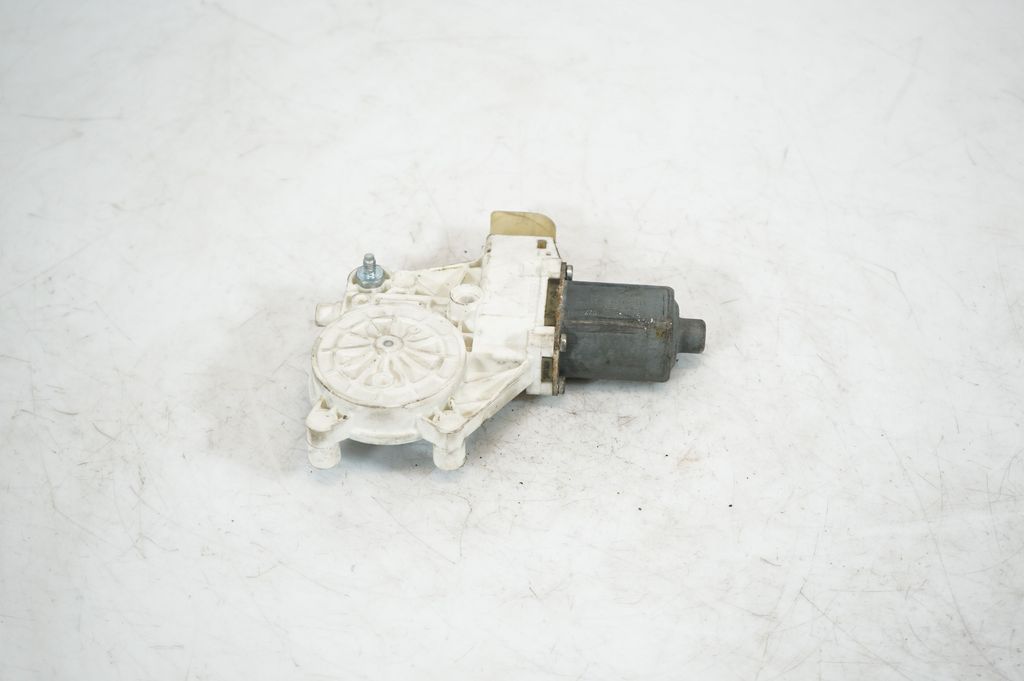 Front door window regulator with motor (5)