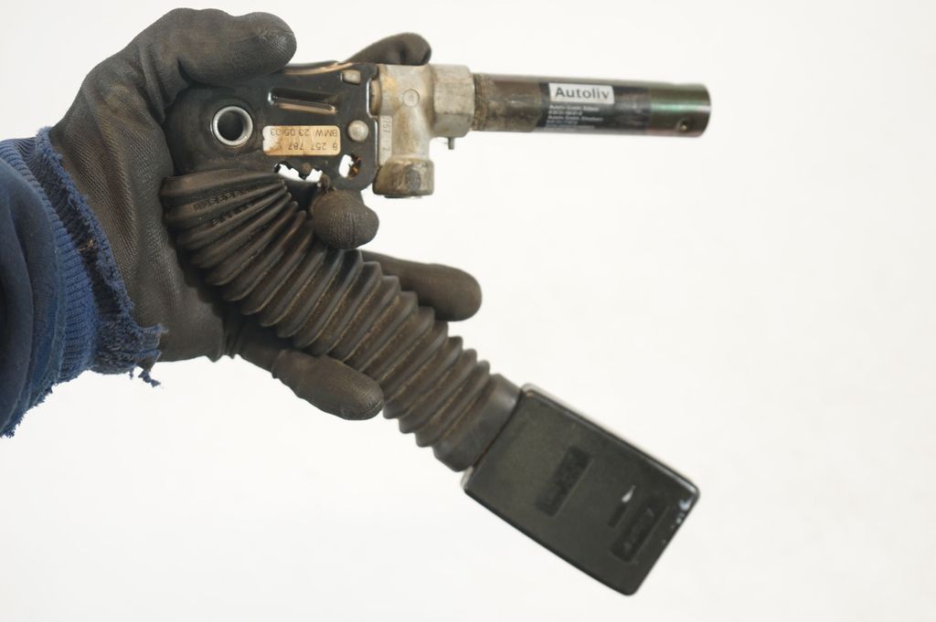 Front seatbelt buckle (7)