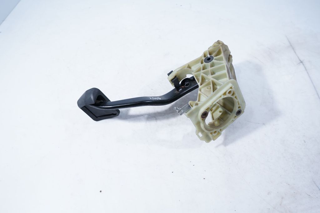 Brake pedal (6)
