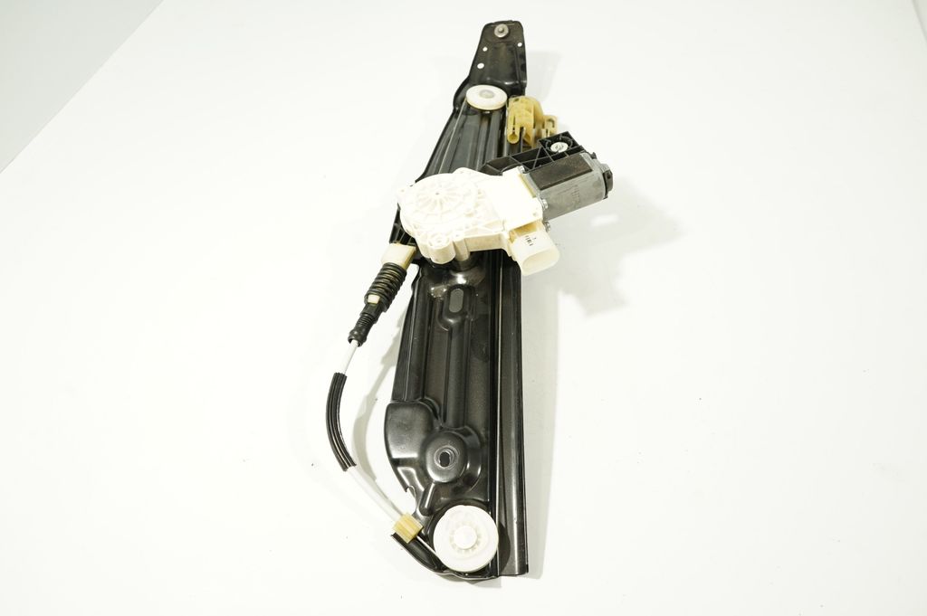 Rear door window regulator with motor (7)