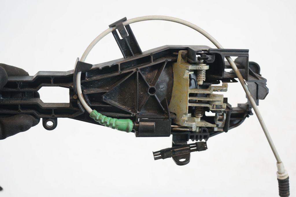 Front door coupe exterior handle/bracket (6)