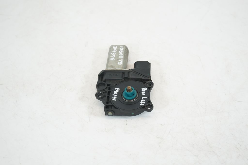 Rear door window regulator with motor (2)