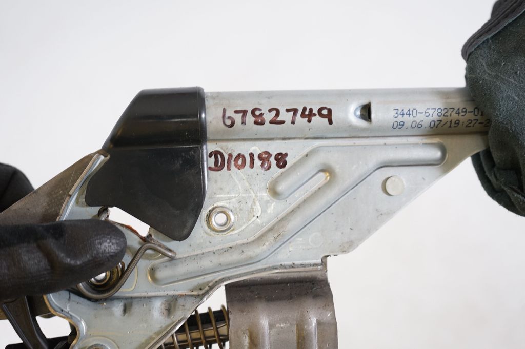 Handbrake/parking brake lever assembly (7)