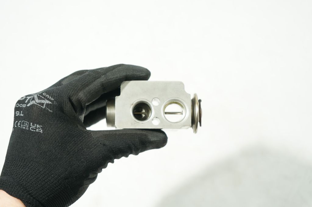 Air conditioning (A/C) expansion valve (9)