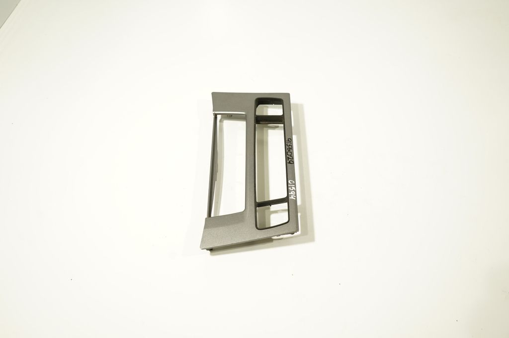 Glove box (2)