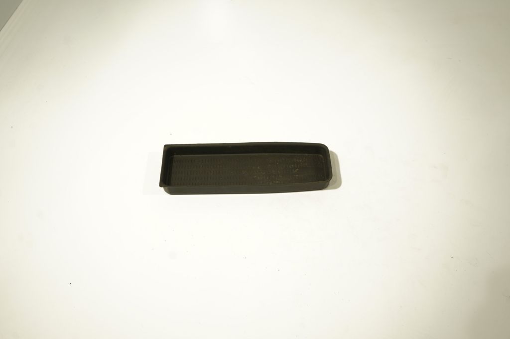 Central console drawer/shelf pad (5)