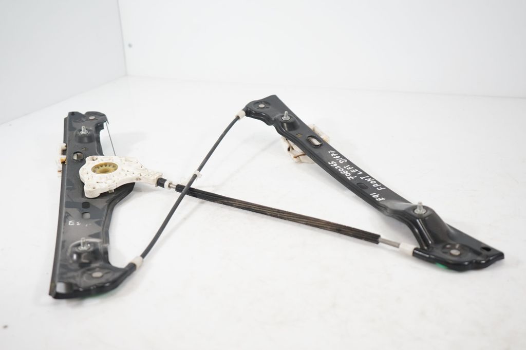 Front door window regulator with motor (7)